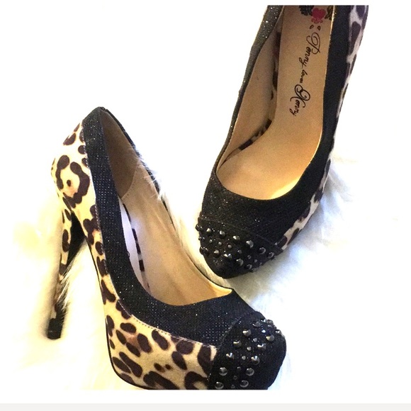 Penny Loves Kenny Leopard Pump/Heels - Picture 2 of 5